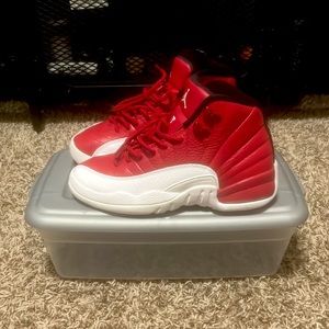 size 4 in kids retro Jordan’s 🤭